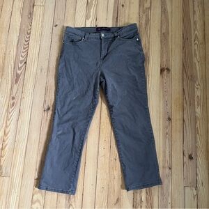 Gloria Vanderbilt grey‎ casual amanda jeans size 12 petite short lived in style